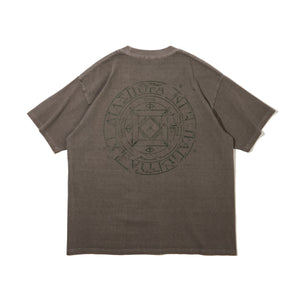 DYED MAGIC CIRCLE TEE｜CHARCOAL