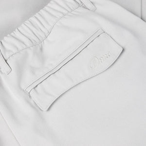 PLEATED TWILL PANTS｜LIGHT GREY